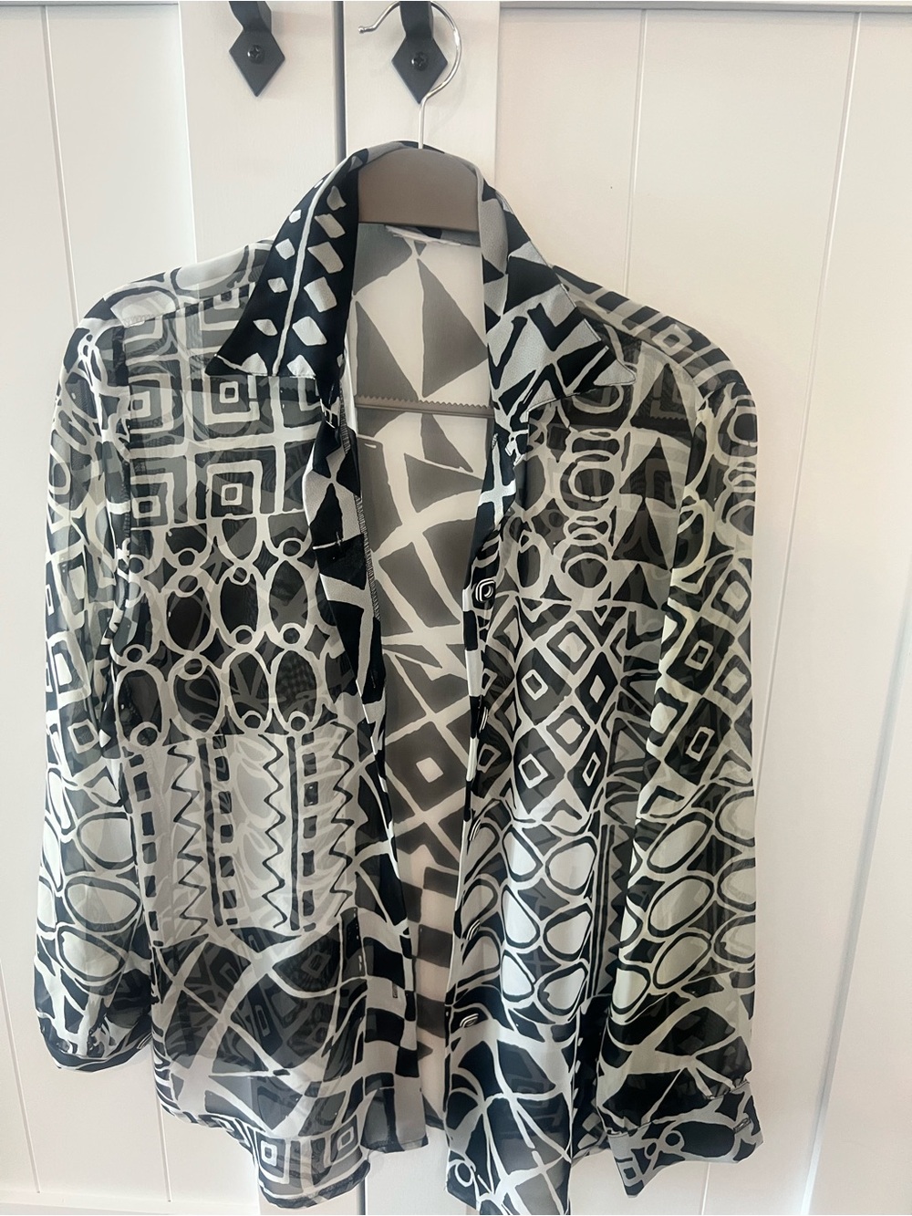 Source Unknown Black and White Geometric Sheer Button-Up Blouse
